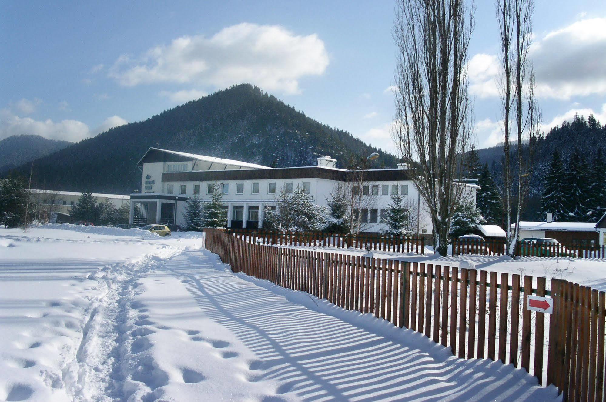 Borova Sihot Atc And Penzion Liptovsky Hradok Exterior photo